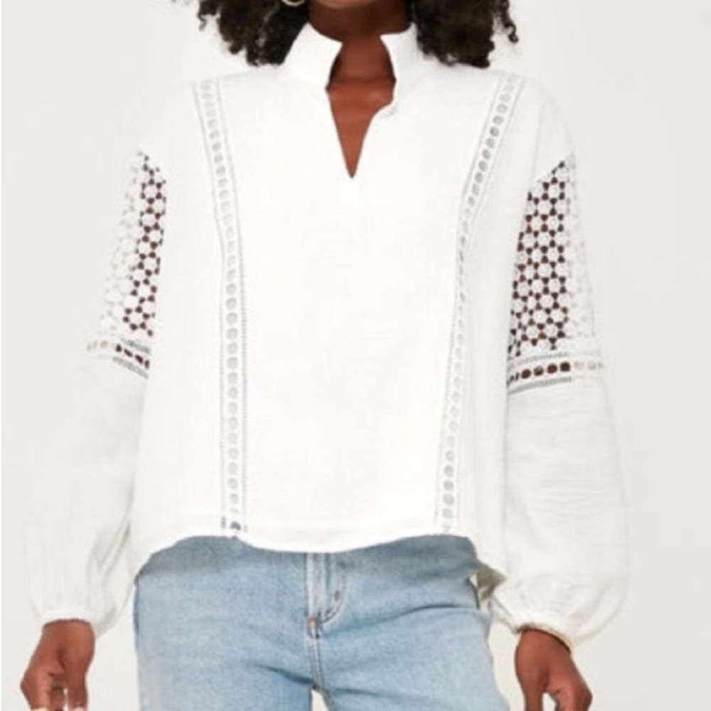 TUCKERNUCK White Eyelet sleeve  bicep Jane Blouse Size Medium